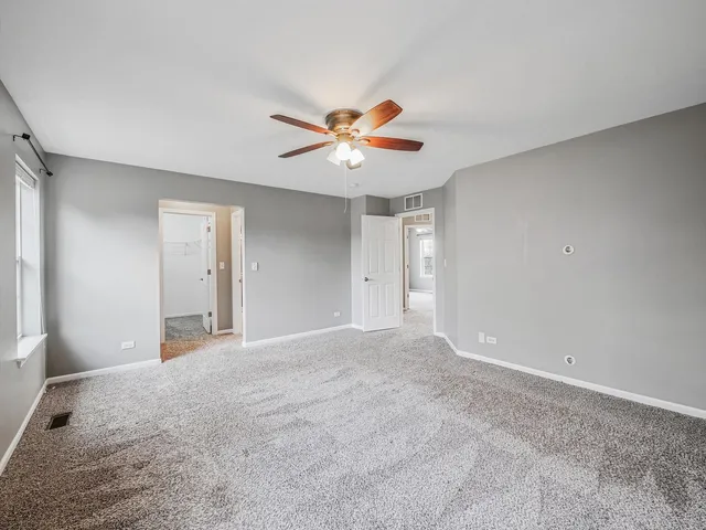 $389,900 | 1090 Maubert Court, Carol Stream, IL 60188