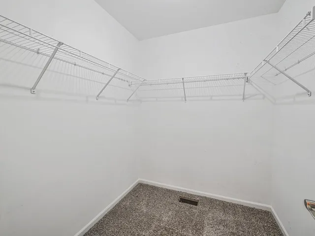 $389,900 | 1090 Maubert Court, Carol Stream, IL 60188