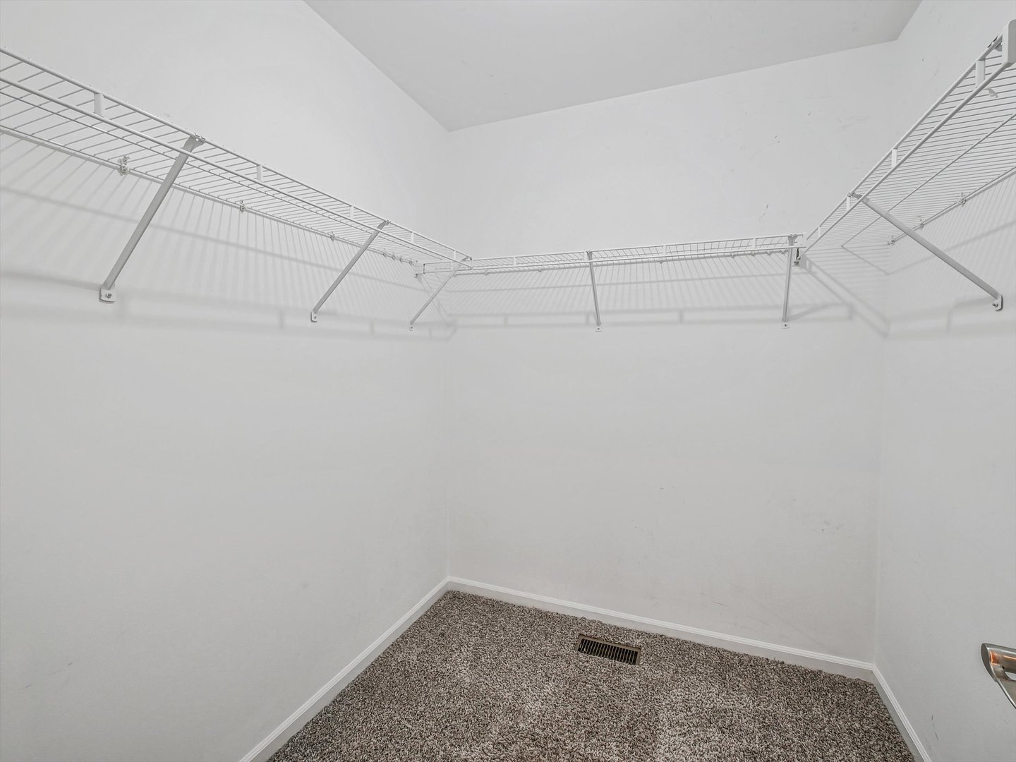 1090 Maubert Court Carol Stream, IL 60188 - Photo 31 of 55 a view of a room