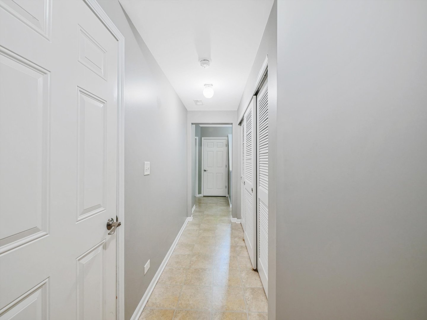 1090 Maubert Court Carol Stream, IL 60188 - Photo 35 of 55 a view of a hallway