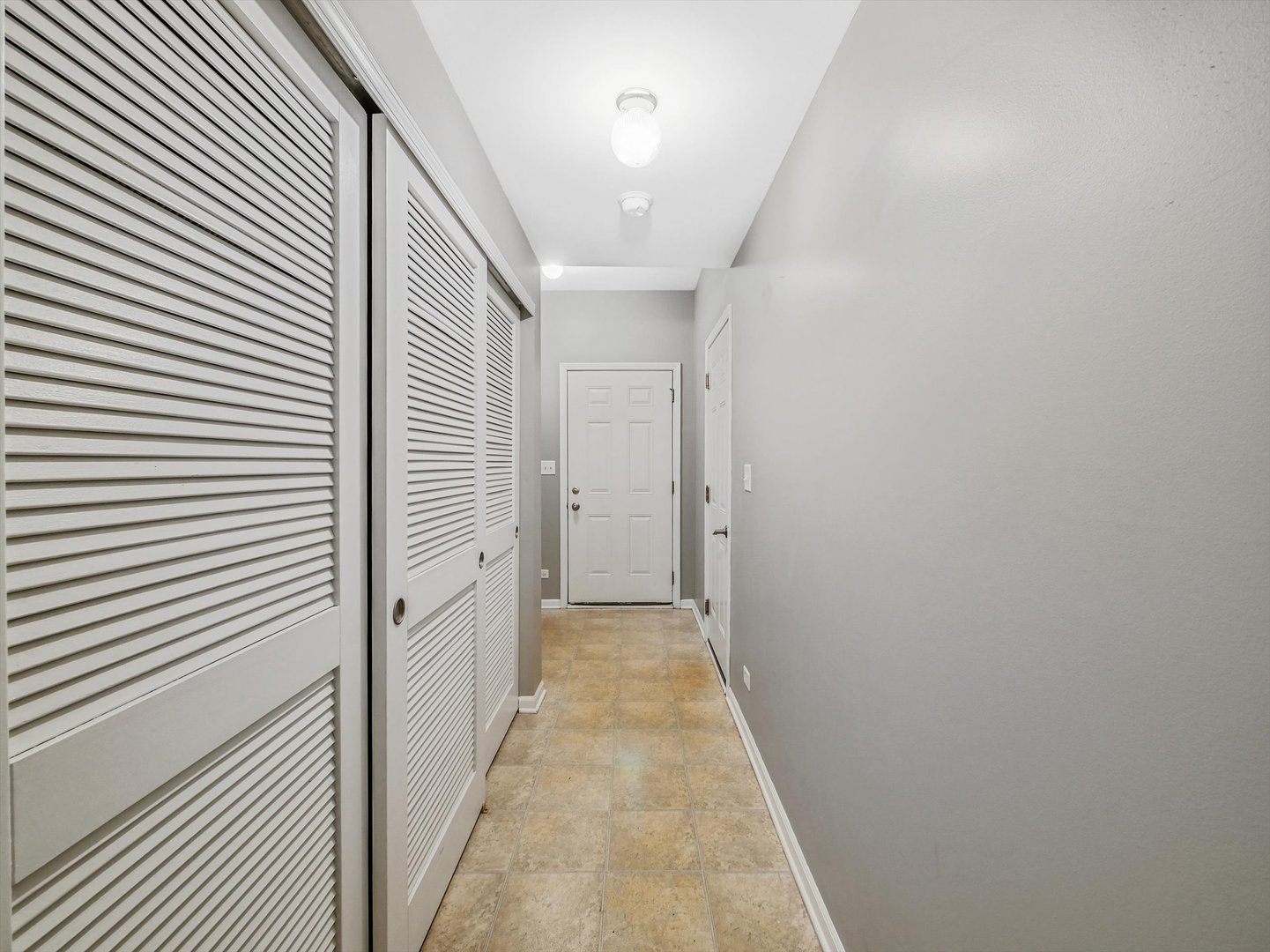 1090 Maubert Court Carol Stream, IL 60188 - Photo 41 of 55 a view of a hallway