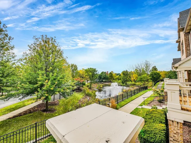 $389,900 | 1090 Maubert Court, Carol Stream, IL 60188