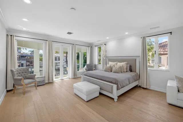 a view of livingroom with furniture