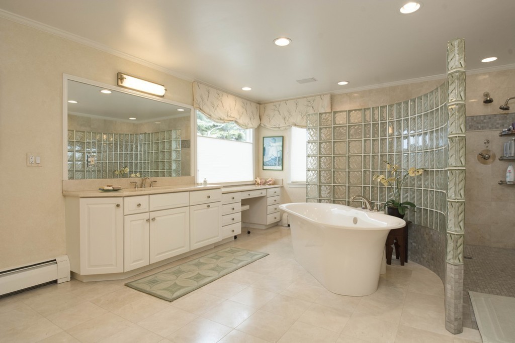 74 Galloupes Point Road Swampscott, MA 01907 - Photo 19 of 30 Gallery Image 19