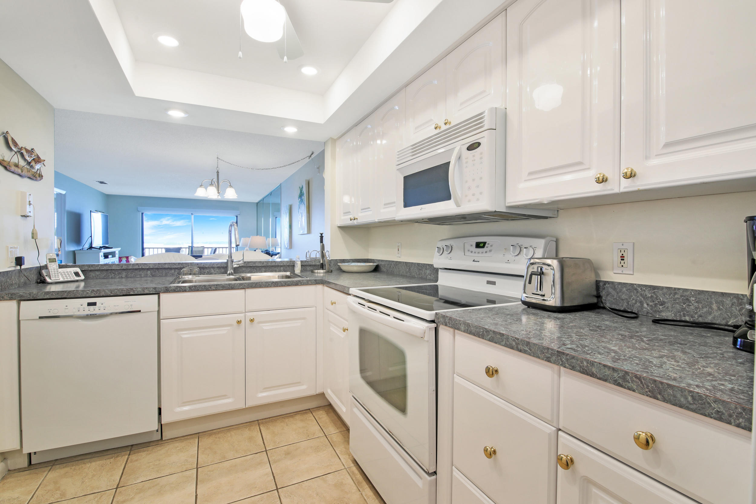 10 Northeast Plantation Road, Unit 303 Jensen Beach, FL 34957 - Photo 6 of 21 Kitchen