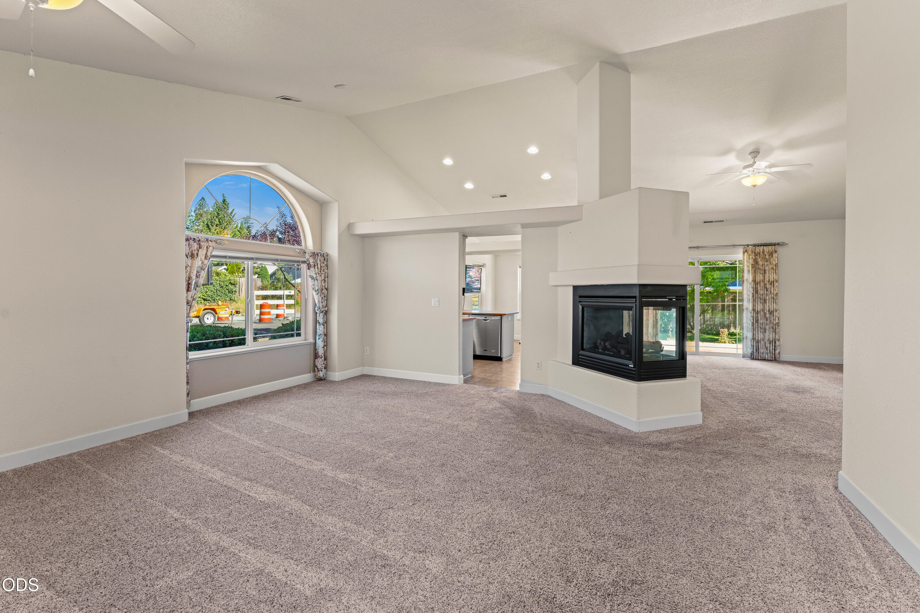 2690 Trinity Way Grants Pass, OR 97527 - Photo 5 of 30