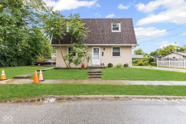 $1,250 | 420 South East Street, Plainfield, IN 46168