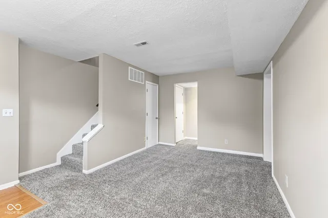 $1,250 | 420 South East Street, Plainfield, IN 46168