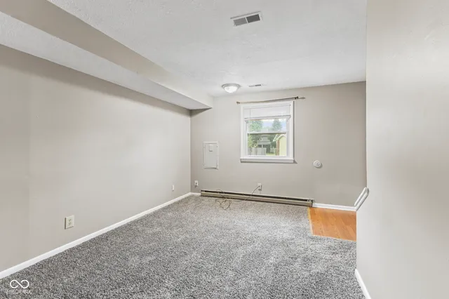 $1,250 | 420 South East Street, Plainfield, IN 46168