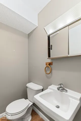 $1,250 | 420 South East Street, Plainfield, IN 46168