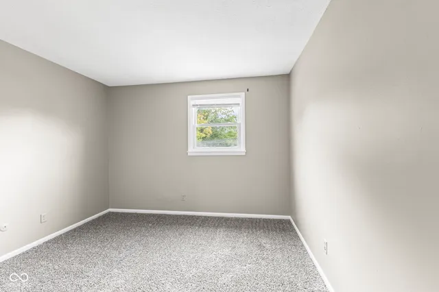 $1,250 | 420 South East Street, Plainfield, IN 46168