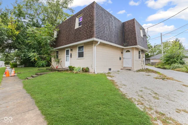 $1,250 | 420 South East Street, Plainfield, IN 46168