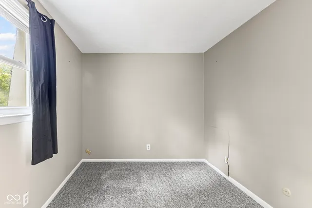 $1,250 | 420 South East Street, Plainfield, IN 46168