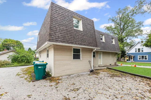 $1,250 | 420 South East Street, Plainfield, IN 46168