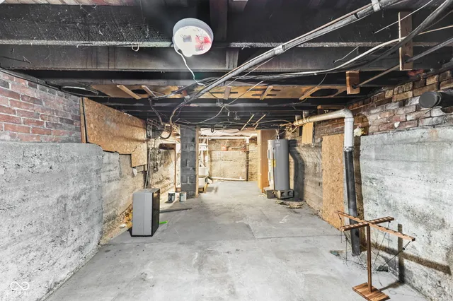 $1,250 | 420 South East Street, Plainfield, IN 46168