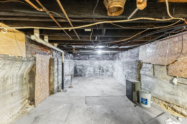 $1,250 | 420 South East Street, Plainfield, IN 46168