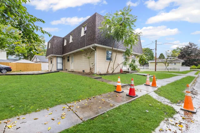 $1,250 | 420 South East Street, Plainfield, IN 46168