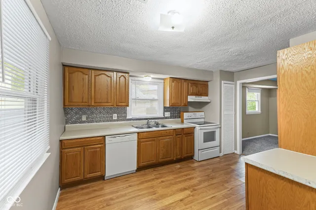 $1,250 | 420 South East Street, Plainfield, IN 46168