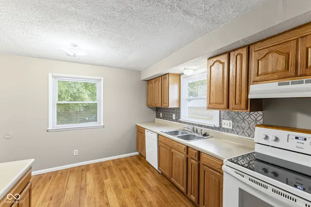 $1,250 | 420 South East Street, Plainfield, IN 46168