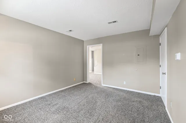 $1,250 | 420 South East Street, Plainfield, IN 46168