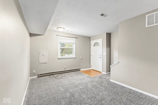 $1,250 | 420 South East Street, Plainfield, IN 46168