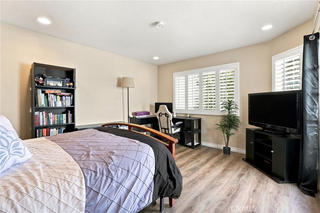 1842 Rory Lane, Unit 4 Simi Valley, CA 93063 - Photo 27 of 43 Gallery Image 27