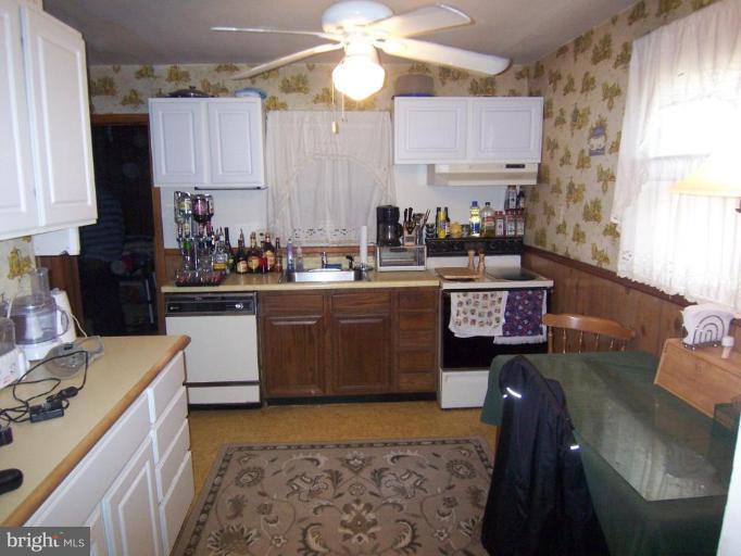 612 Cresswell Road Brooklyn, MD 21225 - Photo 2 of 19 Kitchen