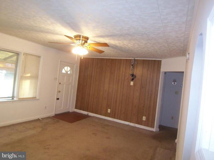 612 Cresswell Road Brooklyn, MD 21225 - Photo 16 of 19 Living Room