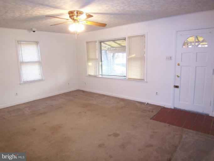 612 Cresswell Road Brooklyn, MD 21225 - Photo 17 of 19 Living Room