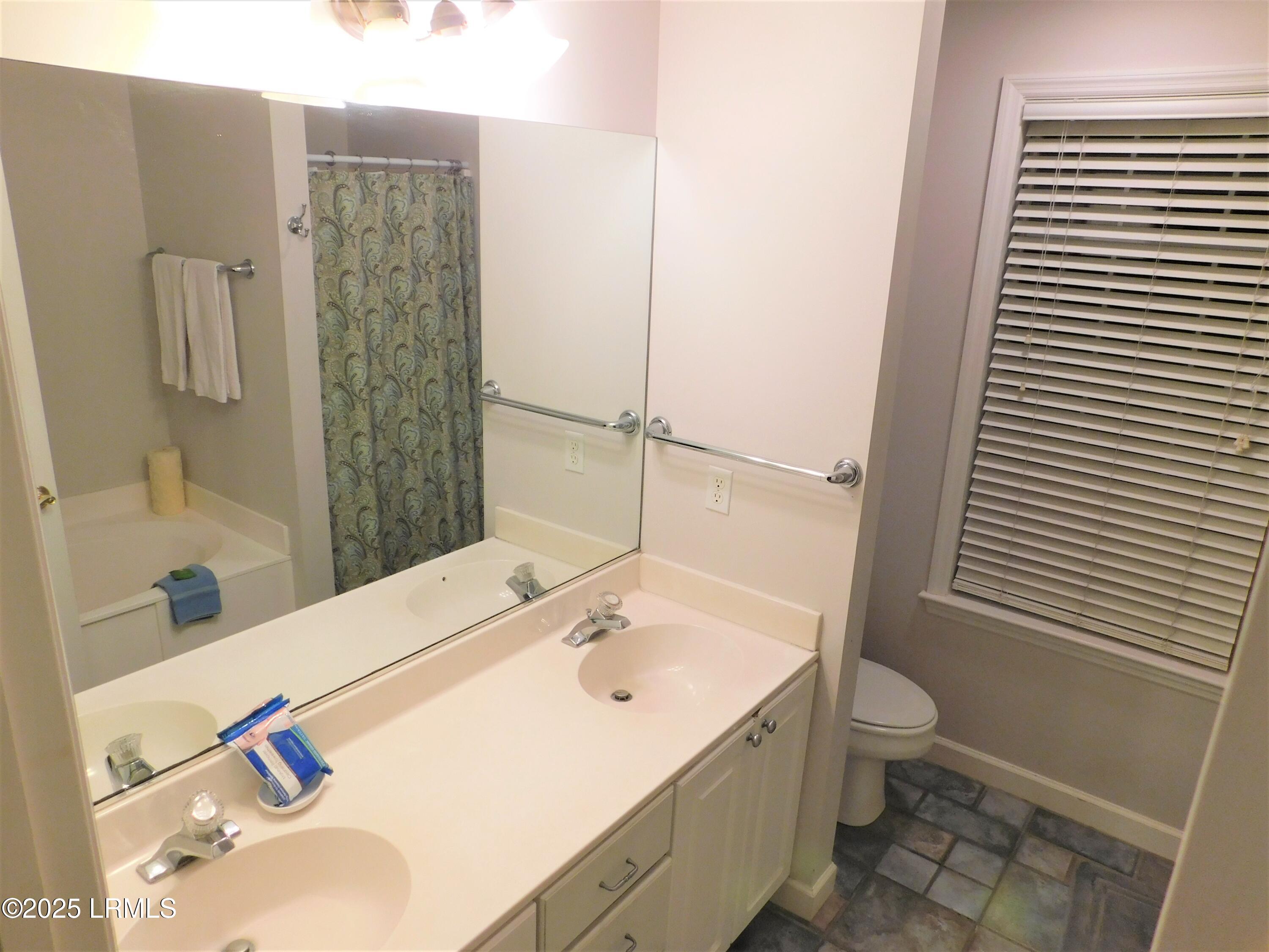 15 Meridian Road Beaufort, SC 29907 - Photo 31 of 47 Master Bath