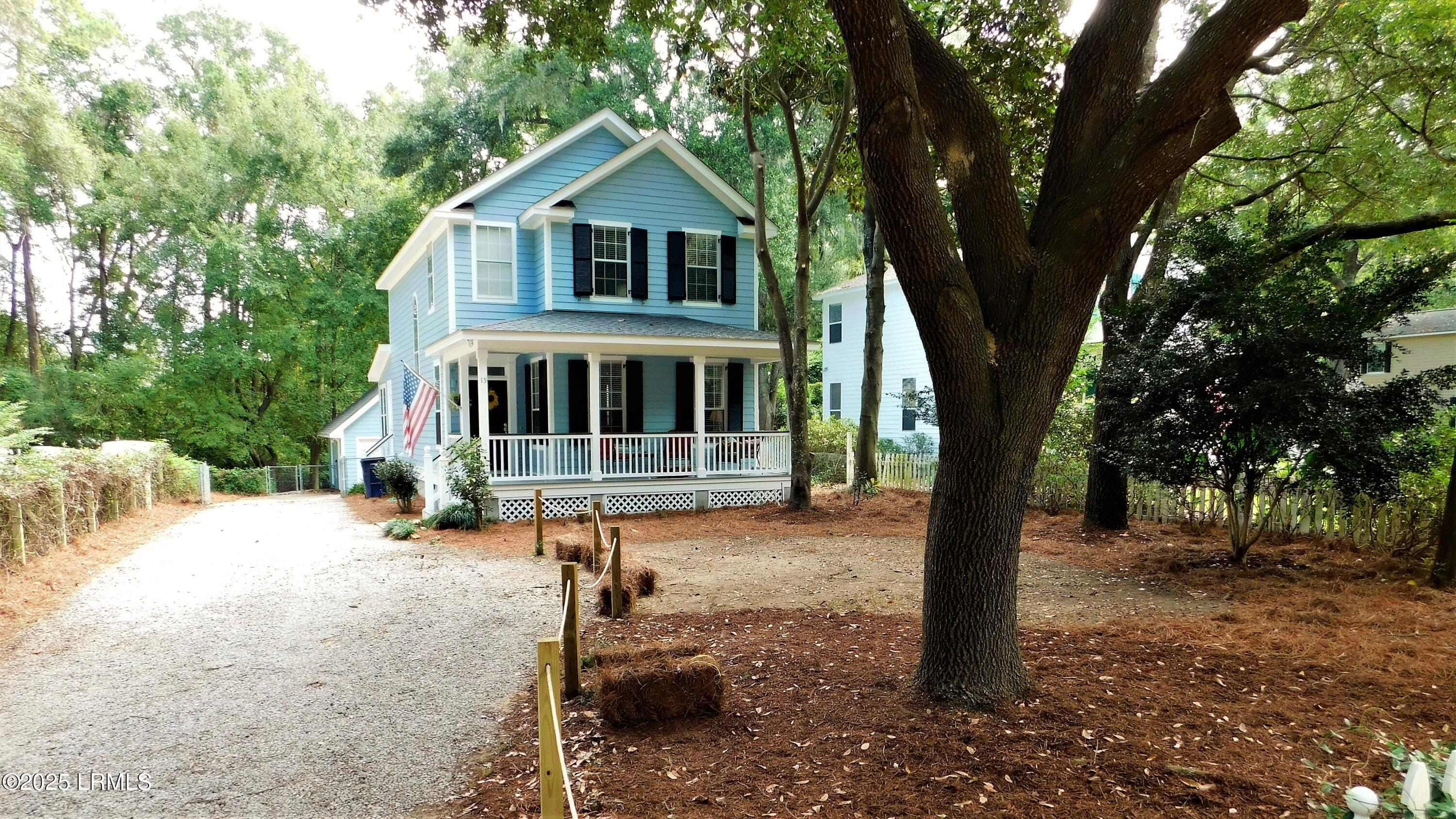 15 Meridian Road Beaufort, SC 29907 - Photo 38 of 47 Front Drive