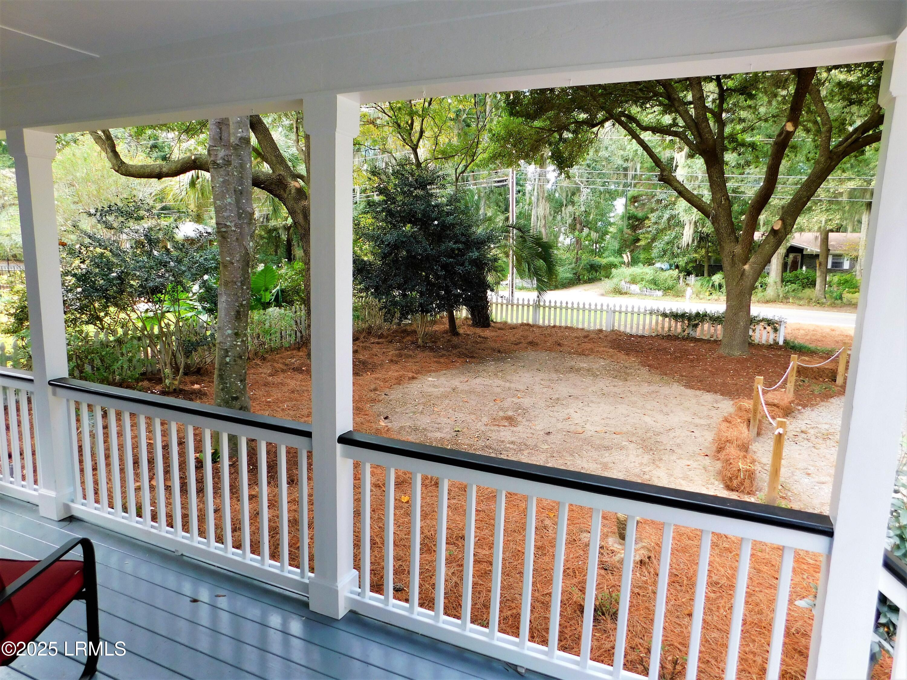 15 Meridian Road Beaufort, SC 29907 - Photo 39 of 47 Front Yard