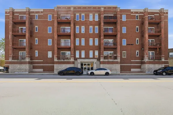 $199,900 | 6238 West 26th Street, Unit 203, Berwyn, IL 60402