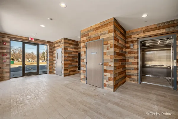 $2,836 | 27 West Park Boulevard, Unit 209, Villa Park, IL 60181