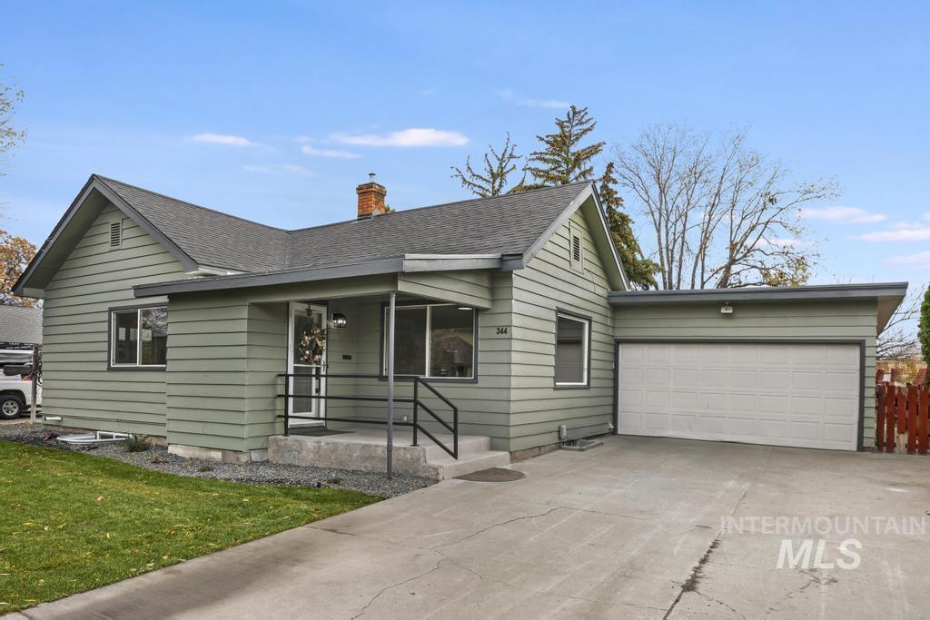 344 Fillmore Street Twin Falls, ID 83301 - Photo 36 of 42 Single story home with a porch, driveway, and roof with shingles