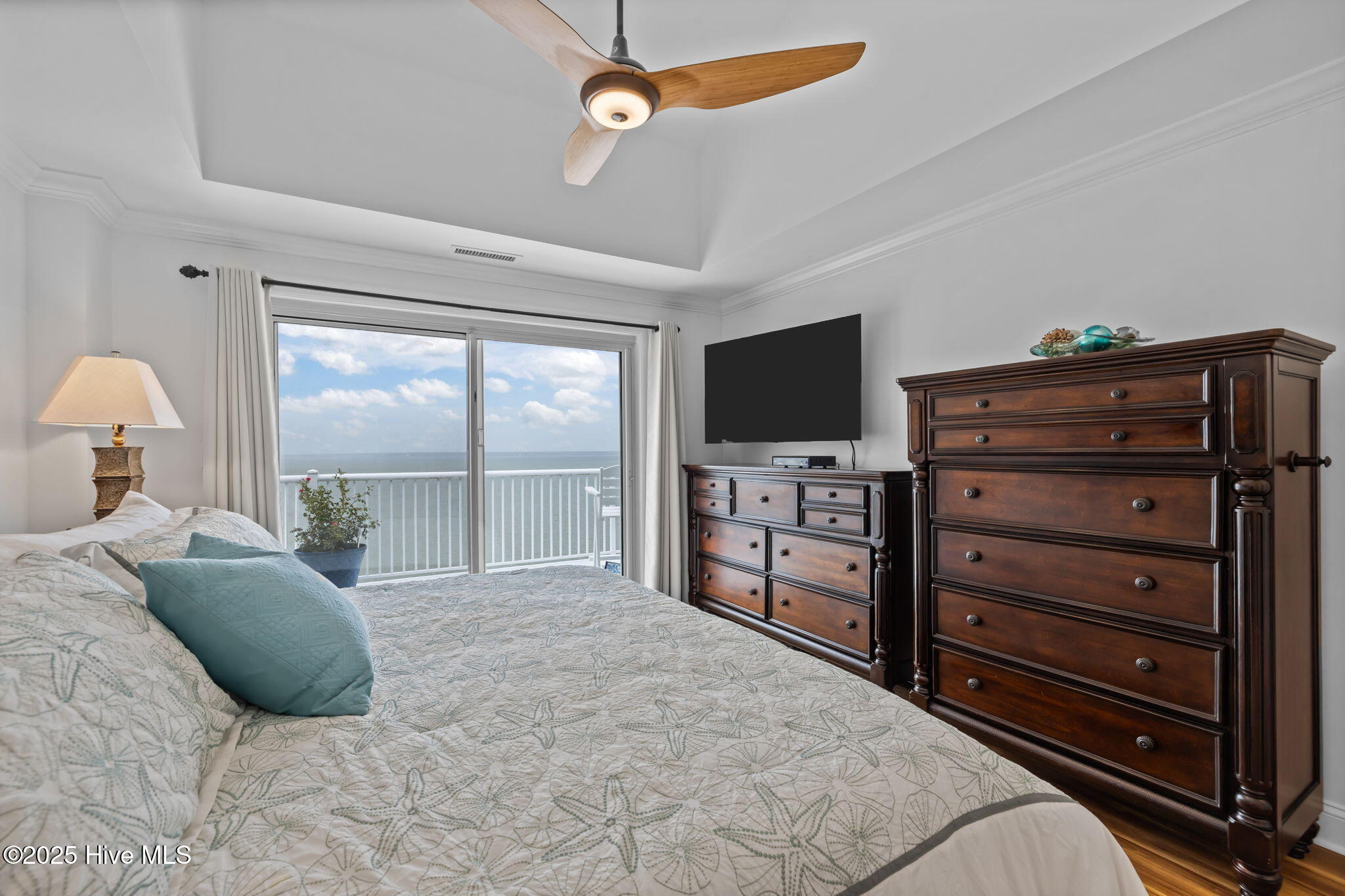 1550 Salter Path Road, Unit 710 Indian Beach, NC 28512 - Photo 16 of 42 Primary suite