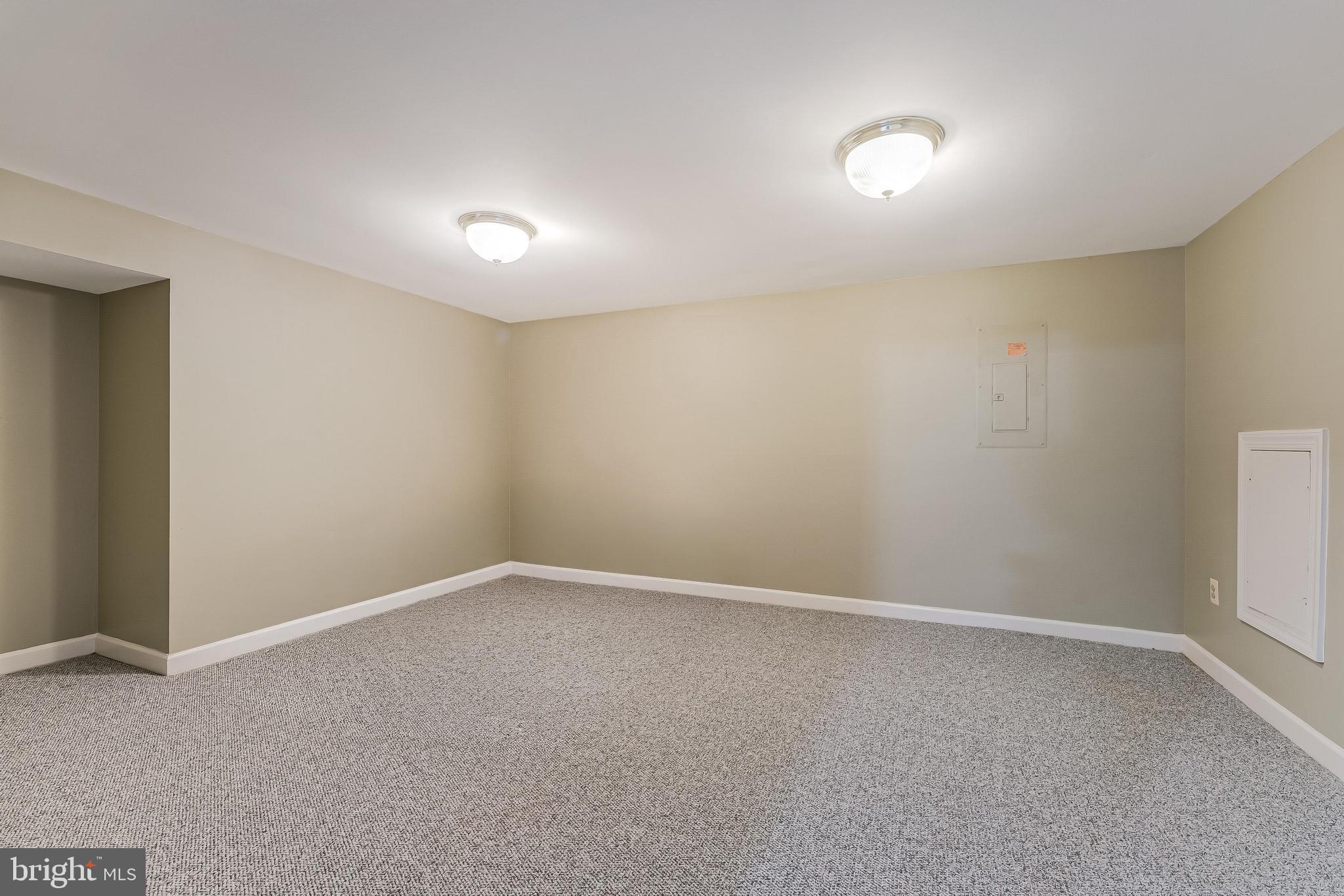 5501 Ashleigh Road Fairfax, VA 22030 - Photo 65 of 77 an empty room with a empty space and window