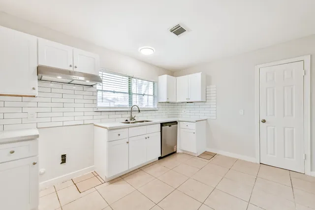 $2,000 | 5855 Beldart Street, Houston, TX 77033