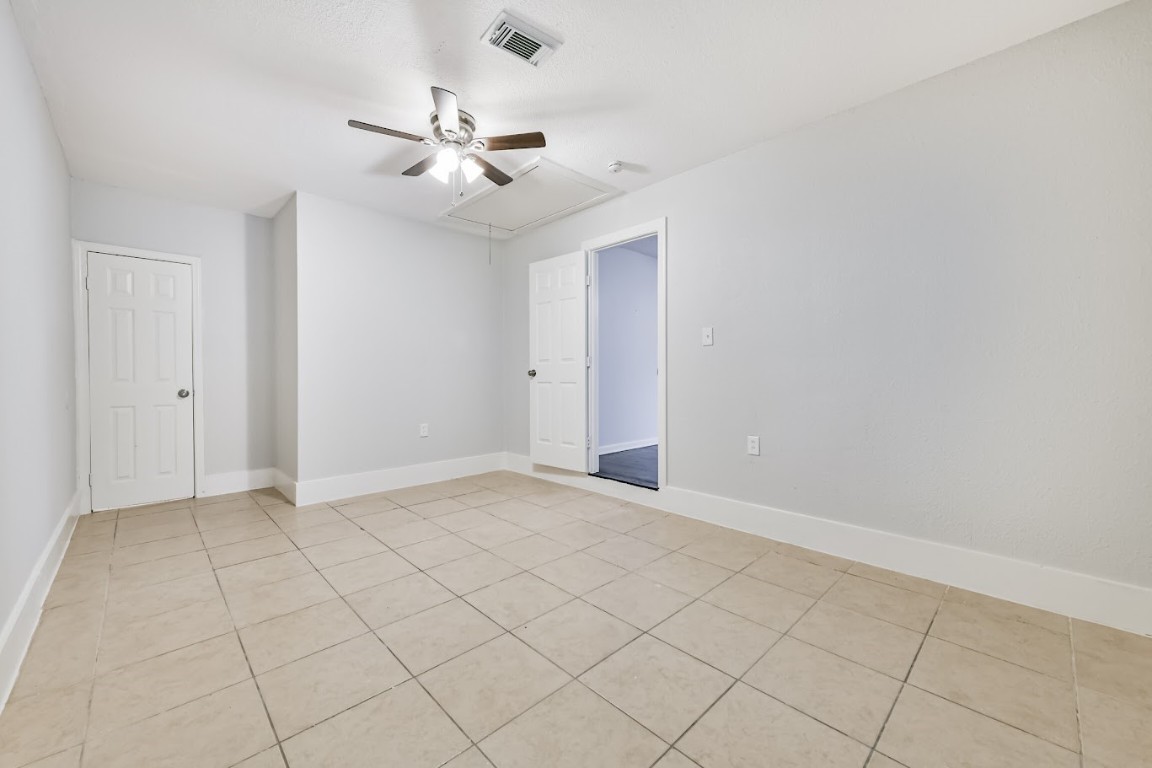 5855 Beldart Street Houston, TX 77033 - Photo 18 of 26 a view of an empty room