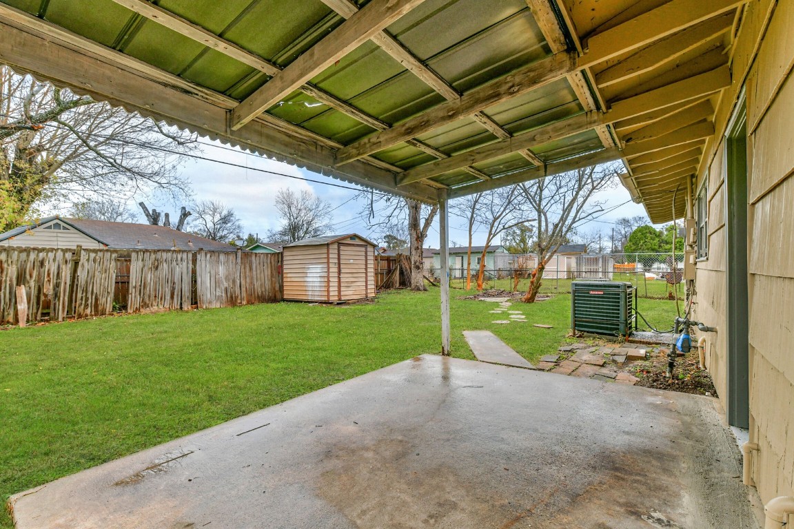 5855 Beldart Street Houston, TX 77033 - Photo 4 of 26 a view of a backyard