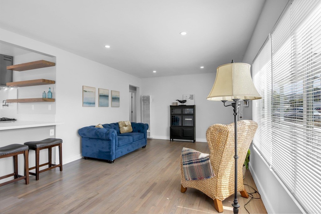 602 Sunset Drive Oceanside, CA 92058 - Photo 4 of 32 Original Refinished 3/4" solid Red Oak Floors