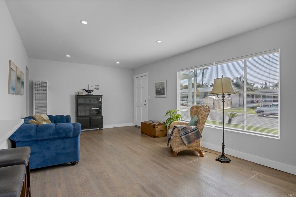 602 Sunset Drive Oceanside, CA 92058 - Photo 5 of 32