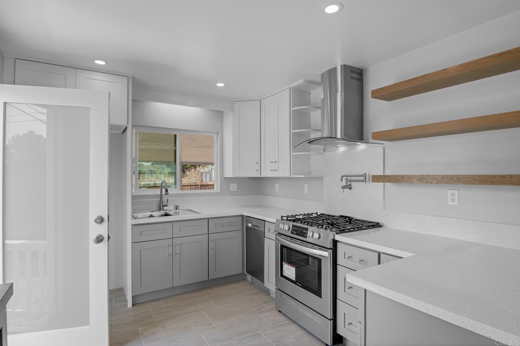 602 Sunset Drive Oceanside, CA 92058 - Photo 7 of 32