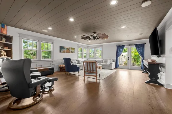 $1,449,000 | 2420 14th Street North, St. Petersburg, FL 33704