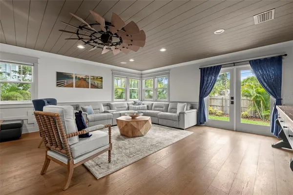 $1,449,000 | 2420 14th Street North, St. Petersburg, FL 33704