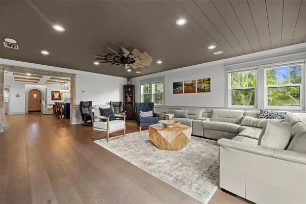 $1,449,000 | 2420 14th Street North, St. Petersburg, FL 33704