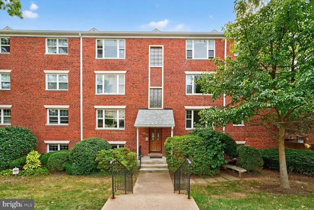 $398,000 | 1404 12th Street North, Unit 21, Arlington, VA 22209