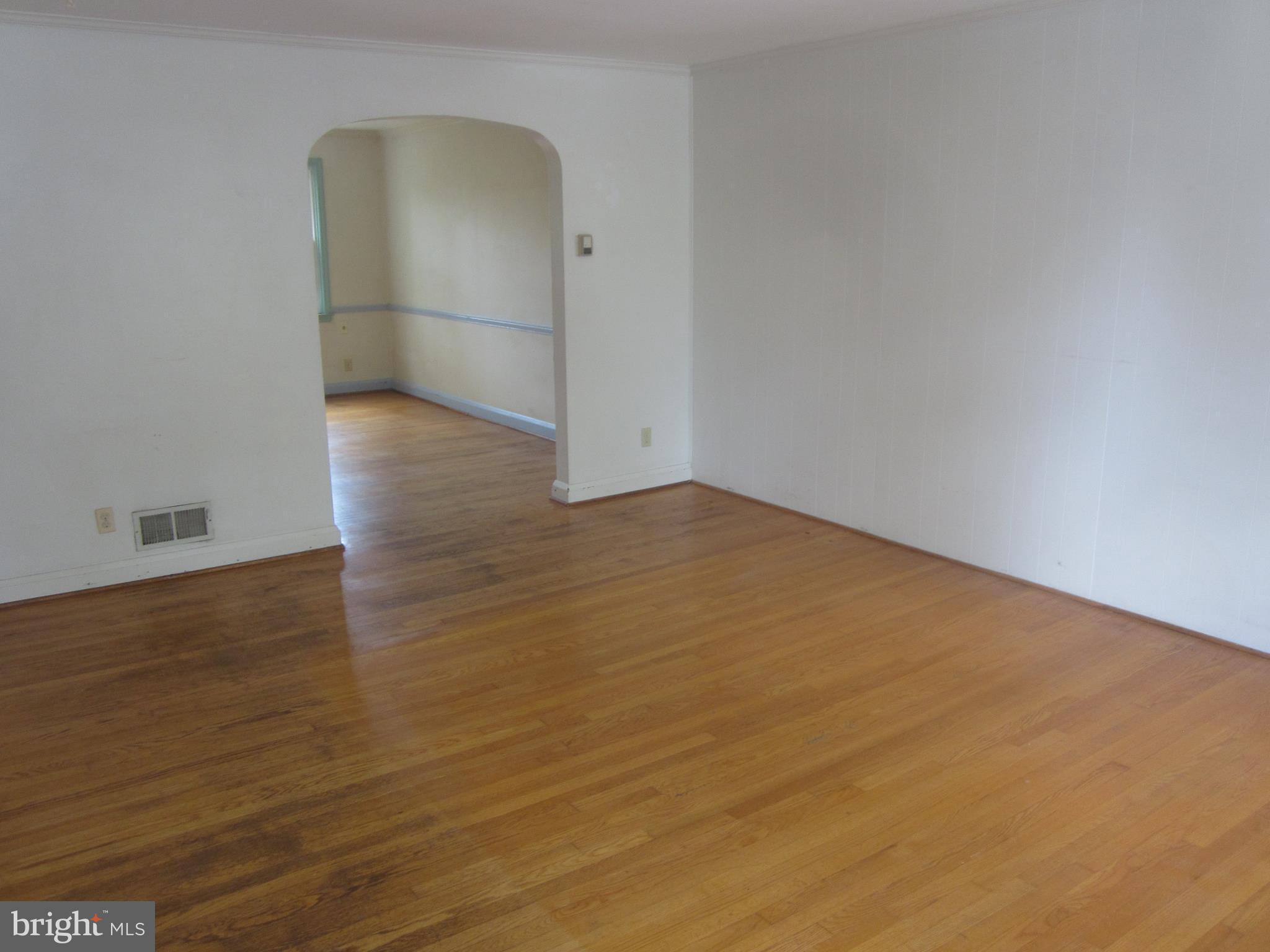 218 Brandon Road Baltimore, MD 21212 - Photo 2 of 12 Living Room
