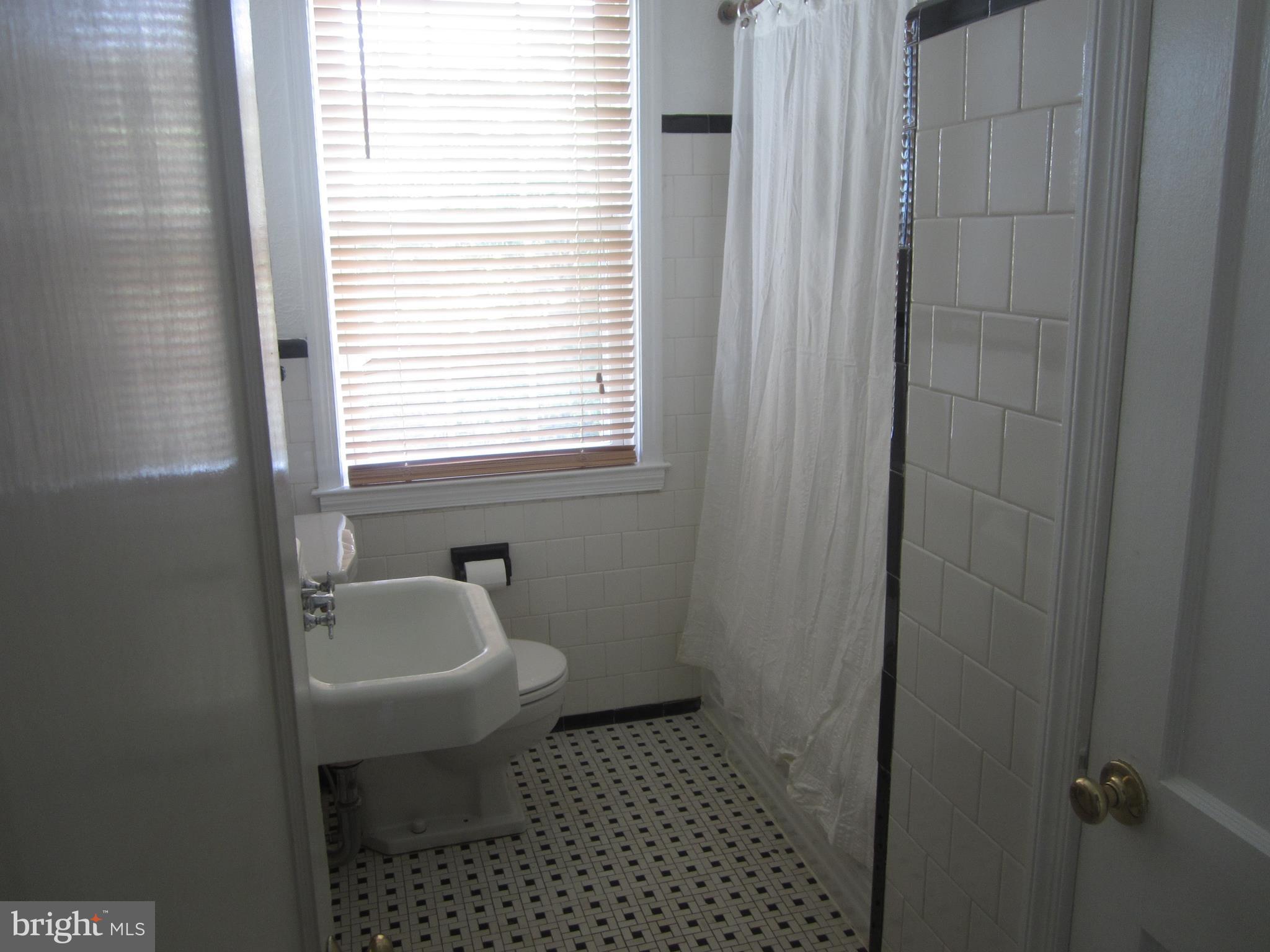 218 Brandon Road Baltimore, MD 21212 - Photo 12 of 12 Bath