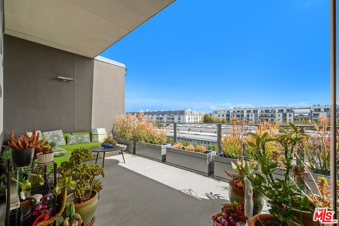 4080 Glencoe Avenue, Unit 420 Marina del Rey, CA 90292 - Photo 27 of 40 a view of a terrace with sitting area